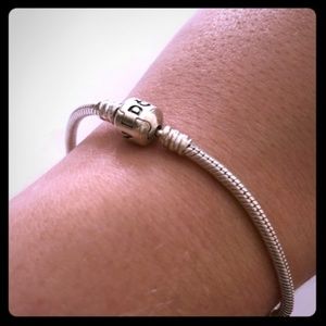 PANDORA Iconic Clasp Bracelet
